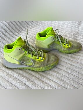 Discontinued Nike Kyrie Flytrap 4 Barely Volt Basketball Shoes Men’s  Size 9